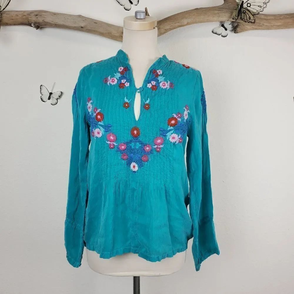 Johnny was turquoise embroider floral pintuck top